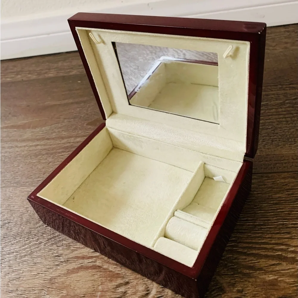 Jewelry box with a mirror